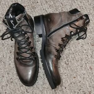 Donna Piu ombre leather booties